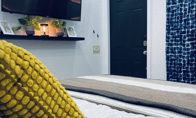 Sunrise Casa | Modern style home with your own private entrance and Bathroom , Free WIFI avail