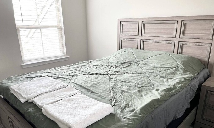 Frederick Casa | Modern Suite with Private Bath – Stylish & Comfy