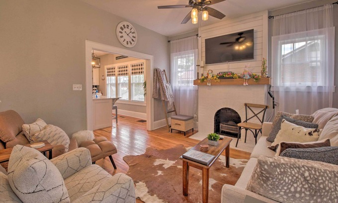 Jefferson City Casa | Modern, Sun-Lit Retreat w/ Fire Pit & Yard!