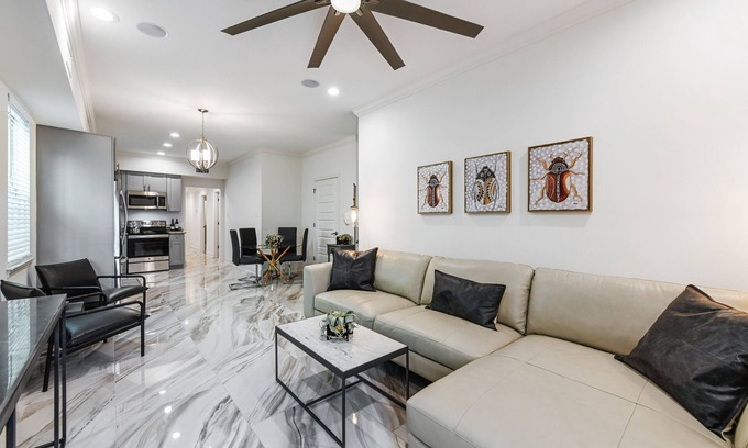 Tulane - Gravier Casa | Modern Upscale 5BR/5BA (4 en suite) Home near Superdome and French Quarter
