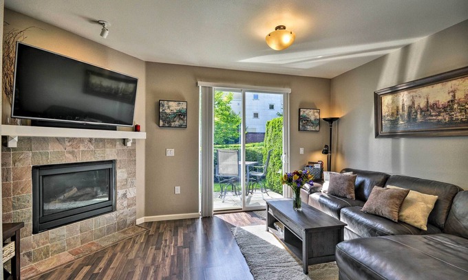 Hough Casa | ¡NUEVO! Moderno Vancouver Townhome - Justo en Main St!