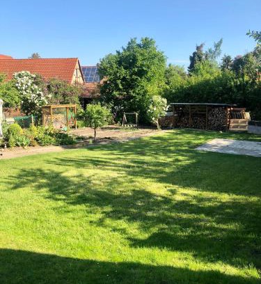 Denkte Apartamento | Modernes Zimmer mit Küchenzeile und Bad