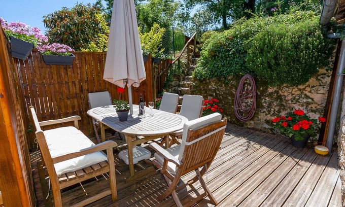 Brantome-en-Perigord Casa | Modernised town house in the centre of Brantome, with a pretty garden
