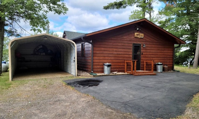 Hayward Cabina | Moe's Dream on Tiger Cat Flowage