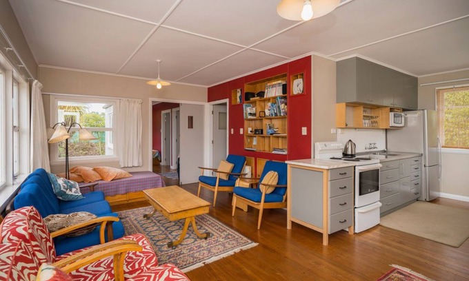 Pakawau Cabaña | Mohuaiti - Golden Bay Holiday Home