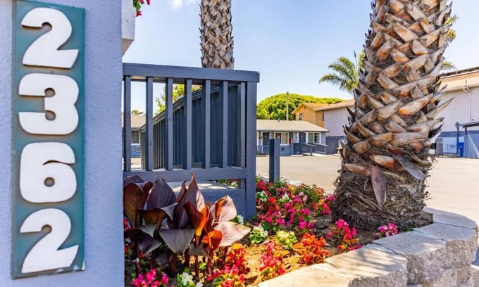 North Fremont Street Hotel | Monterey Fireplace Inn