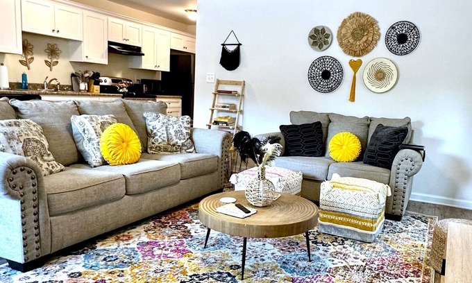 Lincolnton Casa | Monthly Boho-unit | Sleeps 6 | King Bed | Easy Parking, NO stairs