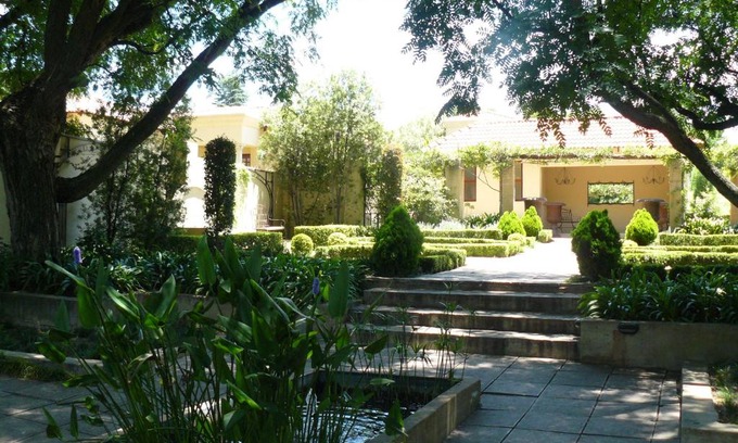 Muldersdrift Casa | Moon and Sixpence Garden Guest House