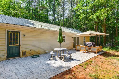 Mooresville Casa | Mooresville Retreat with Patio, 1 Mi to Lake Norman!