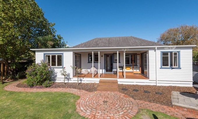 Tahunanui Cama Y Desayuno | Morning Bloom Cottage Bed and Breakfast