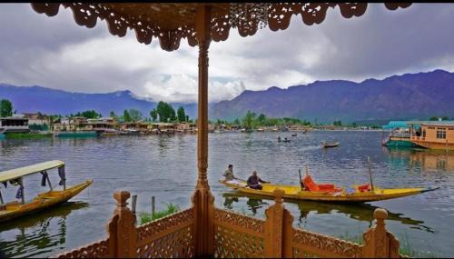 Brein Hotel | Mossess Retreat Group Of Houseboats