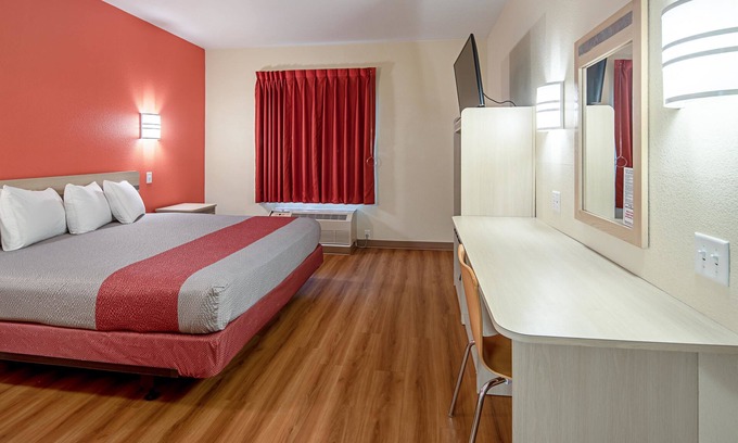 Midtown Anchorage Hotel | Motel 6 Anchorage, AK - Midtown