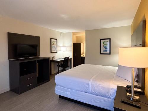 Paw Creek Hotel | Motel 6 Charlotte, NC Northlake