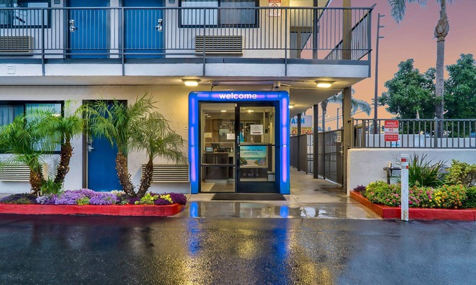El Monte Hotel | Motel 6 El Monte, CA - Los Angeles