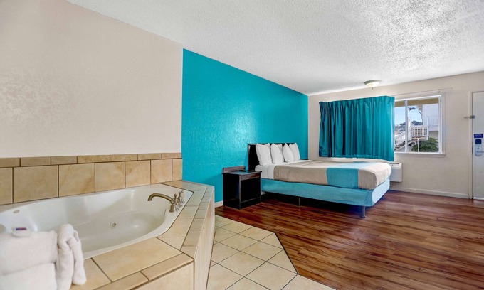 Fort Bragg Hotel | Motel 6 Fort Bragg, CA