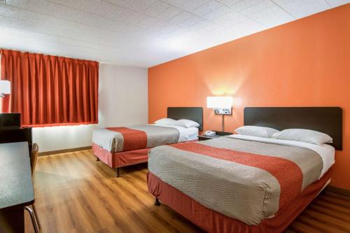 New Stanton Hotel | Motel 6-New Stanton, PA