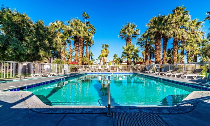 Palm Springs Hotel | Motel 6 Palm Springs, CA - East - Palm Canyon