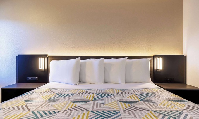 Foster - Powell Hotel | Motel 6 Portland, OR - Southeast