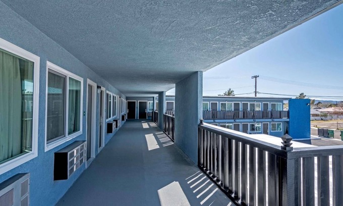 Ridgecrest Hotel | Motel 6 Ridgecrest, CA - China Lake