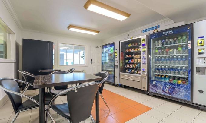 Garden Alameda Hotel | Motel 6 San Jose, CA - Convention Center