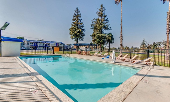 Visalia Hotel | Motel 6 Visalia, CA