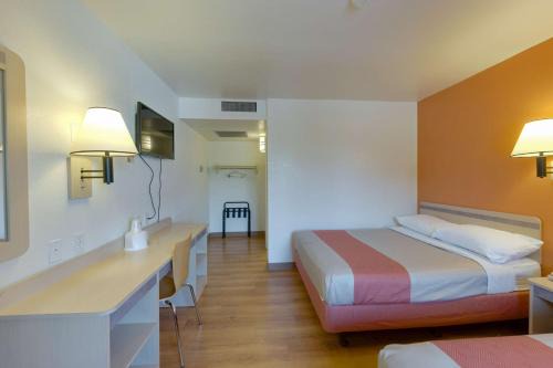 Weed Hotel | Motel 6 Weed - Mount Shasta