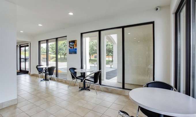 White House Hotel | Motel 6 White House, TN