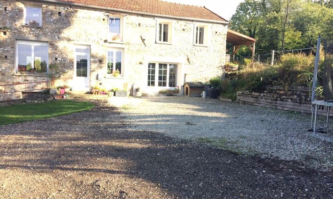Montfaucon Casa | Moulin de la Ville Chamblon en Pleine nature parmi les chevaux proche château thierry