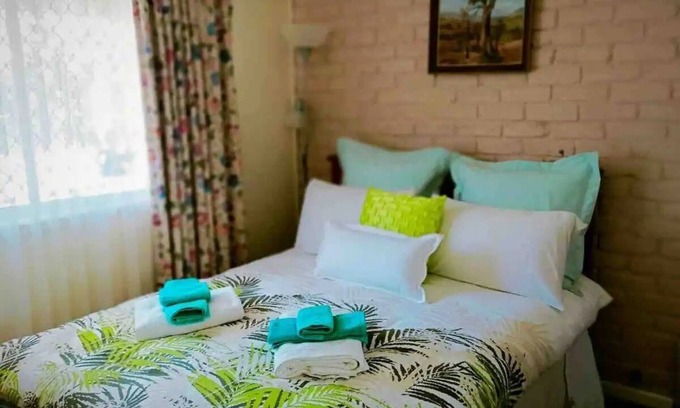 Mitchell Casa | Mount Panorama View Rainbow Retreat - 5 minutes to race track