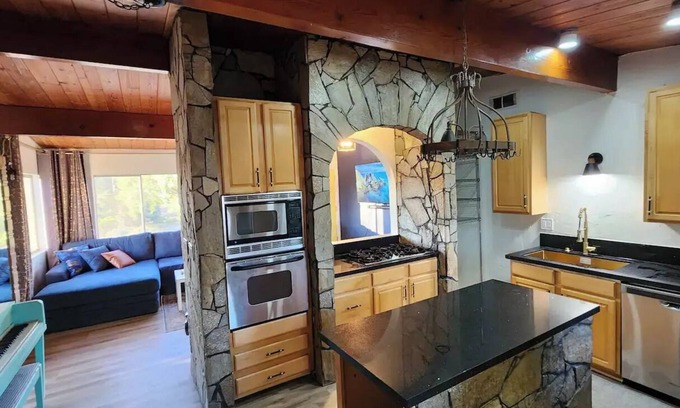 Alpine Cabina | Mounta View,2Casinos,Walk2Eat, Centrally located