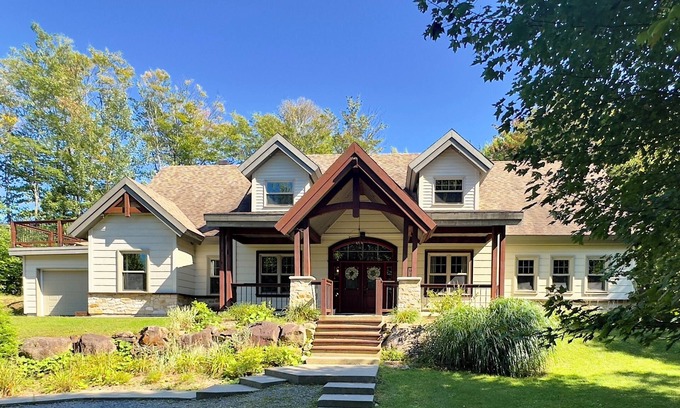 Sainte-Ann-des-Lacs Chalet De Esquí | Mountain Cottage - Hot tub, Poker & Pool tables