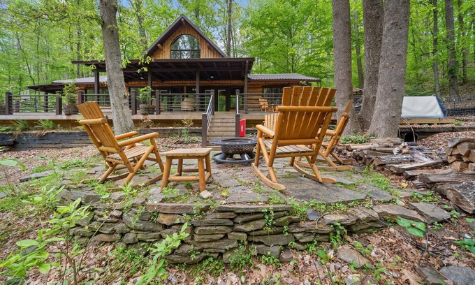 Tate Cabina | Mountain Cabin w/ Hot tub & Game Room