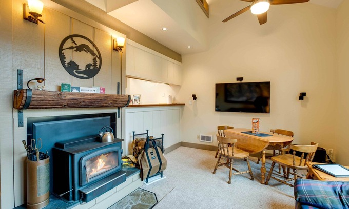 Kirkwood Condominio | Mountain Condo w/ Fireplace in Kirkwood Ski Resort