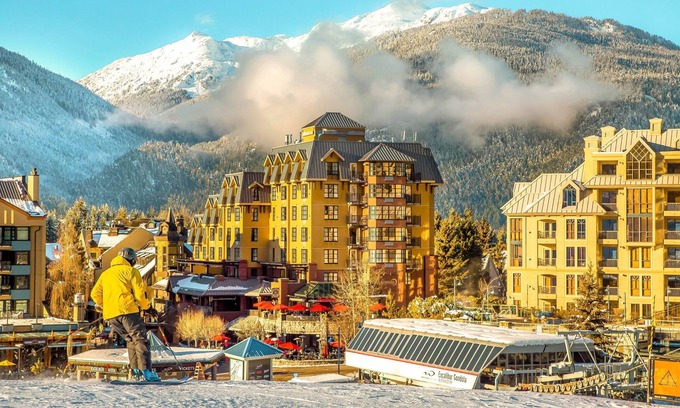 Whistler Village Apartamento | Mountain Condo with Private Hot Tub and Fireplace