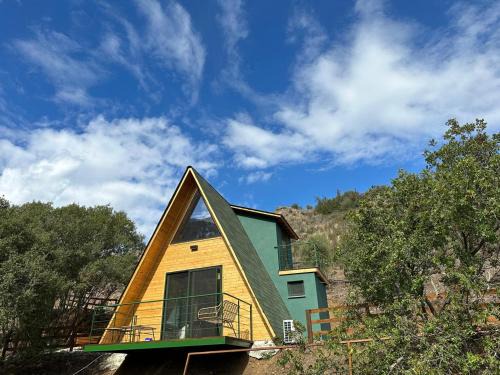 Arakapas Casa | Mountain Glamping Cabin With Kids Playground and Pool