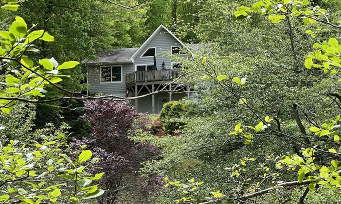 Hemphill Heights Casa | Mountain home with amazing views, privacy, and pond on the property