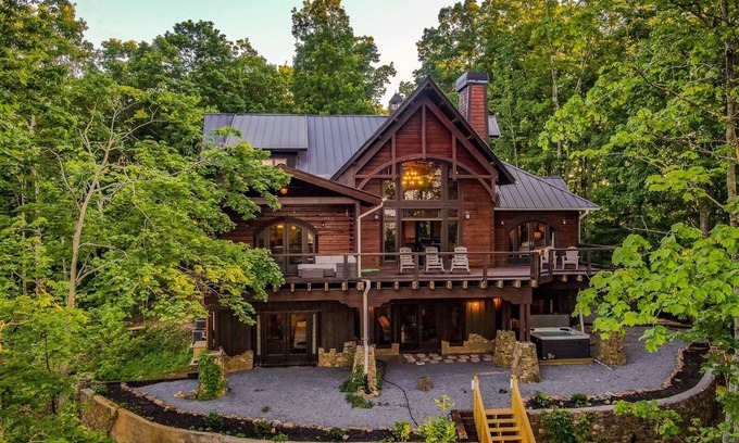 Talking Rock Cabina | Mountain Top Lodge | Ellijay, GA