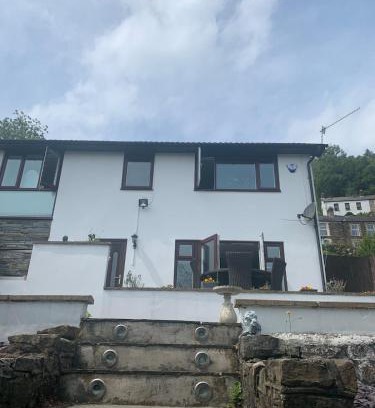 Nantgarw Casa | Mountain View - 3 Bedroom home