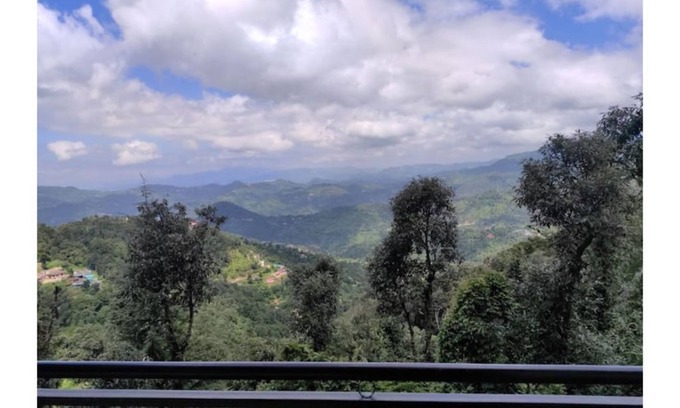 Shoghi Apartamento | Mountain View Homestay! 6-10 guest |Wifi, Parking