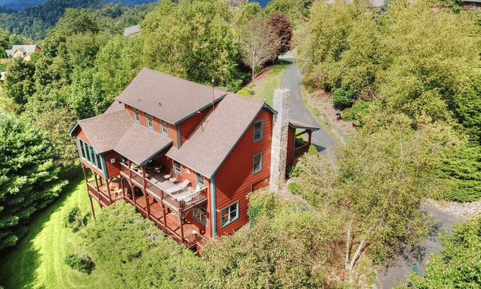 Boone Chalet De Esquí | Vista a la montaña en Laurel Ridge-3 BR / 3. 5 BA, bañera de hidromasaje, mesa de piscina, WiFi, aire acondicionado, vistas, capacidad para 6 personas!