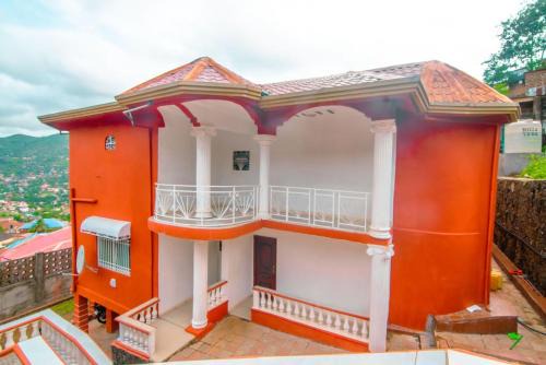 Freetown Casa | Mountain View Villa Guest House