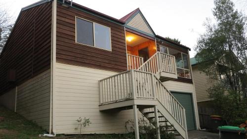 Blackheath Casa | Mountain Views Cedar Cottage