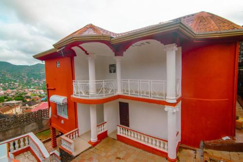 Freetown Casa | Mountains View Villa