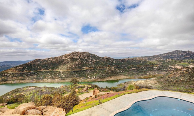 Ramona Cabaña | Mountaintop Ramona Home: Private Pool, Near Lake!