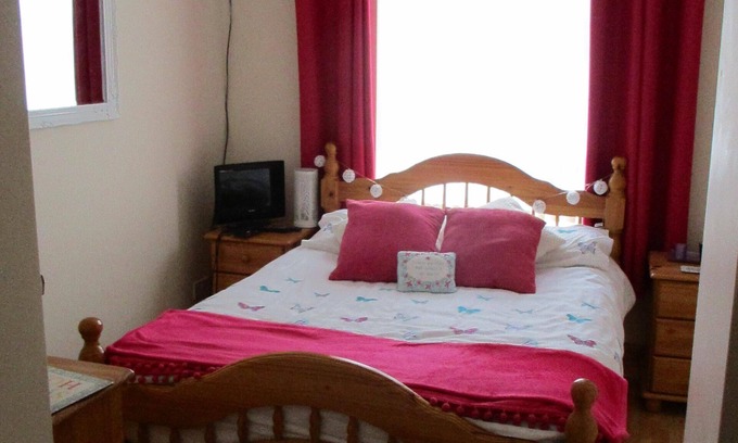 Moville Apartamento | Moville Centre Apartment 2 dormitorios acogedor con estacionamiento