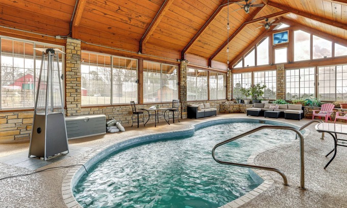 Fairfield Bay Casa | Mtn-View Shirley Pool House: Pets Welcome!