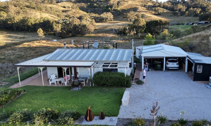 Collingwood Casa | MUDGEE - expansive views, complete privacy, dog friendly holiday cottage