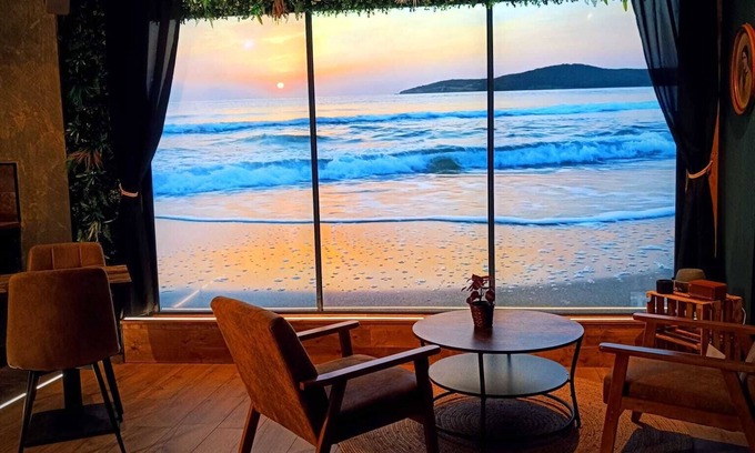 Charleval Cama Y Desayuno | Multiverse Suite: The Immersive Experience