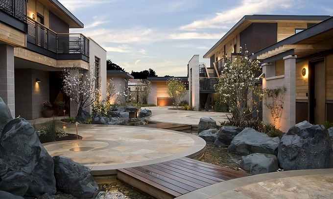 Yountville Casa | Napa Valley Luxurious Escape w/ Rooftop Pool, Gas Fireplace! Spa Onsite