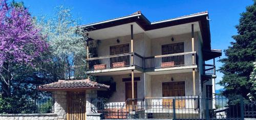 Polidrosos Casa | Natura Nest Polydorsos